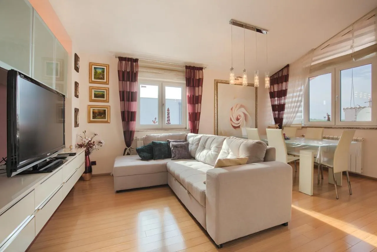 Tomisha Apartment Pjescana Uvala Croatia