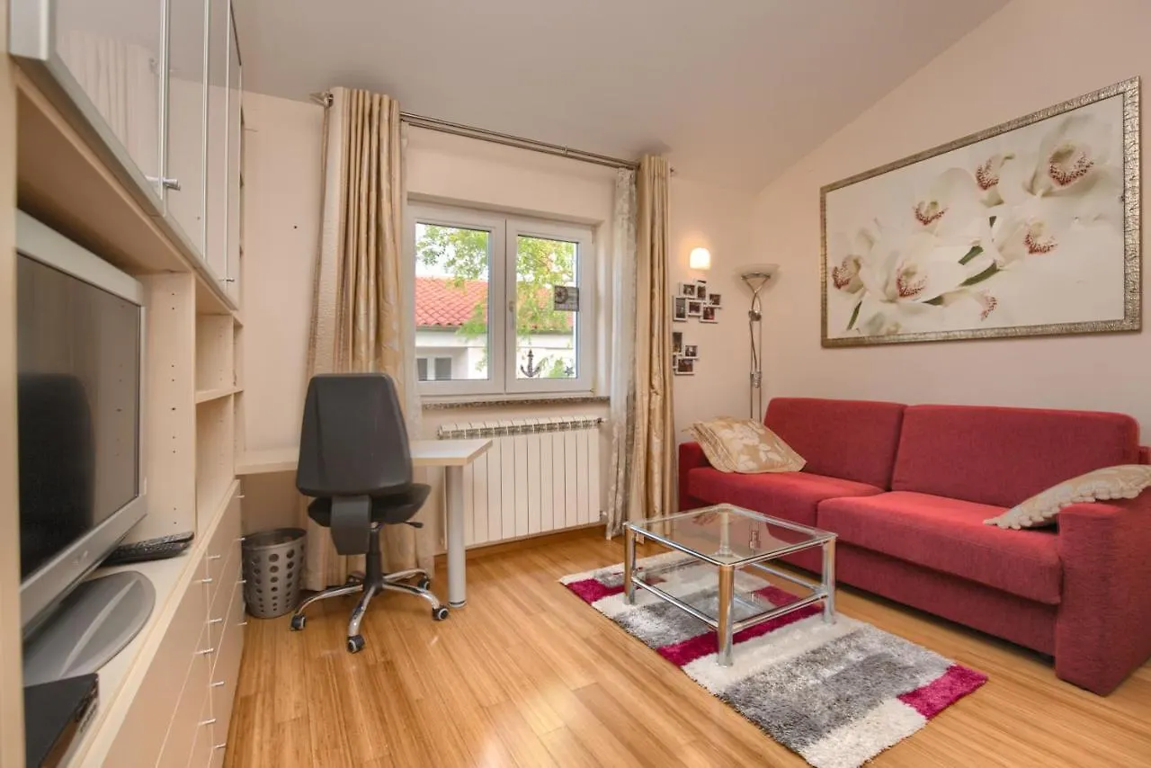 Tomisha Apartment Pjescana Uvala 0*,  Croatia